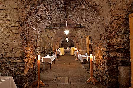 Víno na zámku Český Krumlov, Schwarzenberské archivní sklepy, V. nádvoří, 29.11.2013