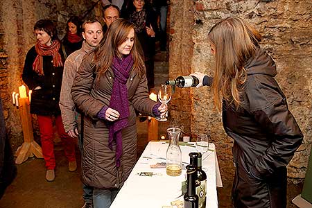 Víno na zámku Český Krumlov, Schwarzenberské archivní sklepy, V. nádvoří, 29.11.2013