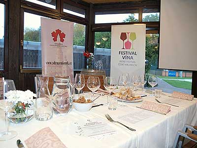 Festival vína Český Krumlov®: BÍLÉ FALCKO, ČERVENÉ TOSKÁNSKO, Tenis-Centrum 22. 10. 2016, zdroj: Festival vína Český Krumlov® 2016, foto: Jan Schinko (2/65)