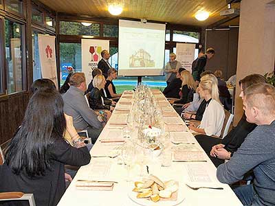 Festival vína Český Krumlov®: BÍLÉ FALCKO, ČERVENÉ TOSKÁNSKO, Tenis-Centrum 22. 10. 2016, zdroj: Festival vína Český Krumlov® 2016, foto: Jan Schinko (4/65)
