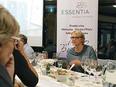 Festival vína Český Krumlov®: BÍLÉ FALCKO, ČERVENÉ TOSKÁNSKO, Tenis-Centrum 22. 10. 2016, zdroj: Festival vína Český Krumlov® 2016, foto: Jan Schinko (18/65)