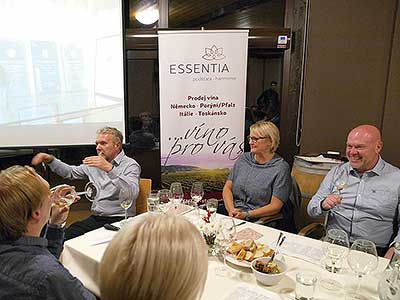 Festival vína Český Krumlov®: BÍLÉ FALCKO, ČERVENÉ TOSKÁNSKO, Tenis-Centrum 22. 10. 2016, zdroj: Festival vína Český Krumlov® 2016, foto: Jan Schinko (20/65)