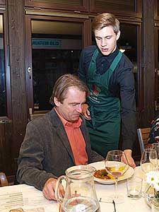 Festival vína Český Krumlov®: BÍLÉ FALCKO, ČERVENÉ TOSKÁNSKO, Tenis-Centrum 22. 10. 2016, zdroj: Festival vína Český Krumlov® 2016, foto: Jan Schinko (45/65)