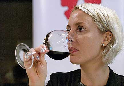 Festival vína Český Krumlov®: BÍLÉ FALCKO, ČERVENÉ TOSKÁNSKO, Tenis-Centrum 22. 10. 2016, zdroj: Festival vína Český Krumlov® 2016, foto: Jan Schinko (50/65)