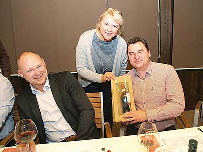 Festival vína Český Krumlov®: BÍLÉ FALCKO, ČERVENÉ TOSKÁNSKO, Tenis-Centrum 22. 10. 2016, zdroj: Festival vína Český Krumlov® 2016, foto: Jan Schinko (51/65)