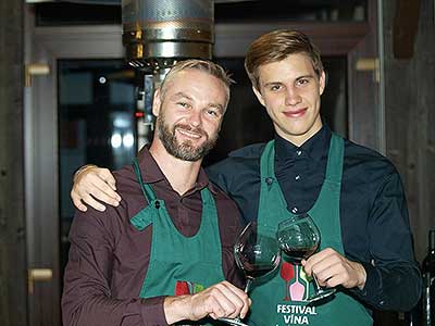 Festival vína Český Krumlov®: BÍLÉ FALCKO, ČERVENÉ TOSKÁNSKO, Tenis-Centrum 22. 10. 2016, zdroj: Festival vína Český Krumlov® 2016, foto: Jan Schinko (54/65)