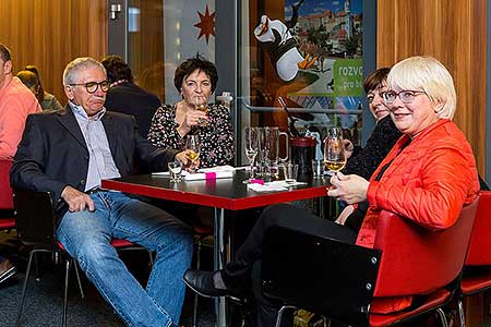 Festival vína Český Krumlov®: TOKAJSKÁ VÍNA A MAĎARSKÉ DELIKATESY, Kino Luna 29. 10. 2016, zdroj: Festival vína Český Krumlov® 2016, foto: Lubor Mrázek (70/113)