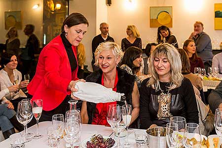 Festival vína Český Krumlov®: KLÁRA KOLLÁROVÁ - UNESCO & VÍNO III., café.bistro.winebar Kolektiv 4. 11. 2016, zdroj: Festival vína Český Krumlov® 2016, foto: Lubor Mrázek (21/56)