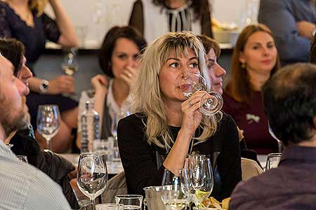 Festival vína Český Krumlov®: KLÁRA KOLLÁROVÁ - UNESCO & VÍNO III., café.bistro.winebar Kolektiv 4. 11. 2016, zdroj: Festival vína Český Krumlov® 2016, foto: Lubor Mrázek (28/56)