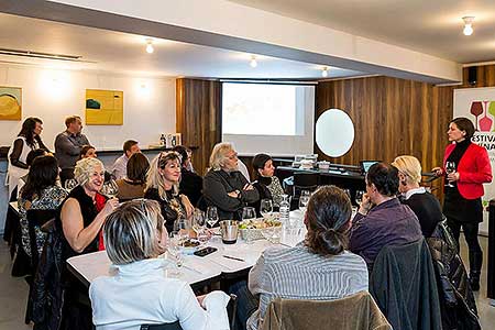 Festival vína Český Krumlov®: KLÁRA KOLLÁROVÁ - UNESCO & VÍNO III., café.bistro.winebar Kolektiv 4. 11. 2016, zdroj: Festival vína Český Krumlov® 2016, foto: Lubor Mrázek (40/56)