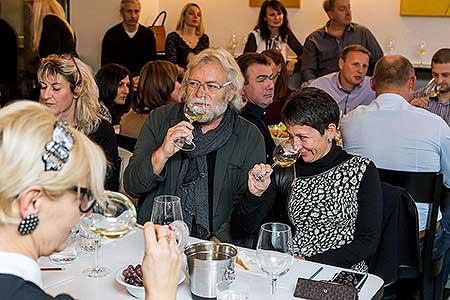 Festival vína Český Krumlov®: KLÁRA KOLLÁROVÁ - UNESCO & VÍNO III., café.bistro.winebar Kolektiv 4. 11. 2016, zdroj: Festival vína Český Krumlov® 2016, foto: Lubor Mrázek (46/56)
