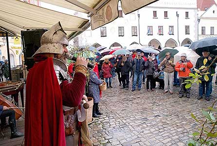 Festival vína Český Krumlov®: Příjezd sv. Martina a ochutnávka Svatomartinského vína 11. 11. 2016, zdroj: Festival vína Český Krumlov® 2016, foto: Jan Schinko (23/53)