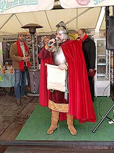 Festival vína Český Krumlov®: Příjezd sv. Martina a ochutnávka Svatomartinského vína 11. 11. 2016, zdroj: Festival vína Český Krumlov® 2016, foto: Jan Schinko (26/53)