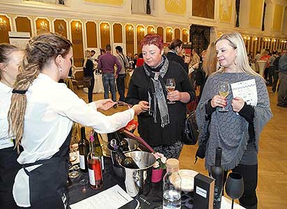 Festival vína Český Krumlov®: ZÁMECKÁ SLAVNOST VÍNA, Zámecká jízdárna 19. 11. 2016, zdroj: Festival vína Český Krumlov® 2016, foto: Jan Schinko (14/84)