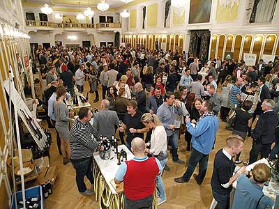 Festival vína Český Krumlov®: ZÁMECKÁ SLAVNOST VÍNA, Zámecká jízdárna 19. 11. 2016, zdroj: Festival vína Český Krumlov® 2016, foto: Jan Schinko (68/84)
