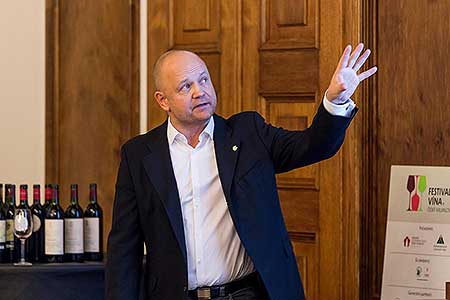 Festival vína Český Krumlov®: ŠPANĚLSKÝ VEČER S PREMIER WINES & SPIRITS A SOMELIEREM IVO DVOŘÁKEM, Hotel Růže 12. 11. 2016, zdroj: Festival vína Český Krumlov® 2016, foto: Lubor Mrázek (25/85)