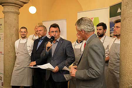 Festival vína Český Krumlov®: Zahajovací večer s Global Wines & Spirits, Sloupová síň na I. zámeckém nádvoří 20. 10. 2017, zdroj: Festival vína Český Krumlov® 2017, foto: Libor Sváček (21/100)