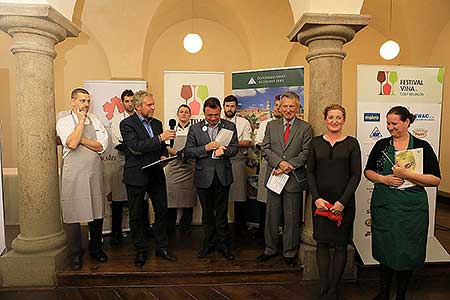 Festival vína Český Krumlov®: Zahajovací večer s Global Wines & Spirits, Sloupová síň na I. zámeckém nádvoří 20. 10. 2017, zdroj: Festival vína Český Krumlov® 2017, foto: Libor Sváček (24/100)