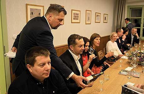 Festival vína Český Krumlov®: Zahajovací večer s Global Wines & Spirits, Sloupová síň na I. zámeckém nádvoří 20. 10. 2017, zdroj: Festival vína Český Krumlov® 2017, foto: Libor Sváček (46/100)