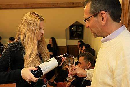 Festival vína Český Krumlov®: Zahajovací večer s Global Wines & Spirits, Sloupová síň na I. zámeckém nádvoří 20. 10. 2017, zdroj: Festival vína Český Krumlov® 2017, foto: Libor Sváček (61/100)