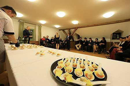 Festival vína Český Krumlov®: Zahajovací večer s Global Wines & Spirits, Sloupová síň na I. zámeckém nádvoří 20. 10. 2017, zdroj: Festival vína Český Krumlov® 2017, foto: Libor Sváček (63/100)