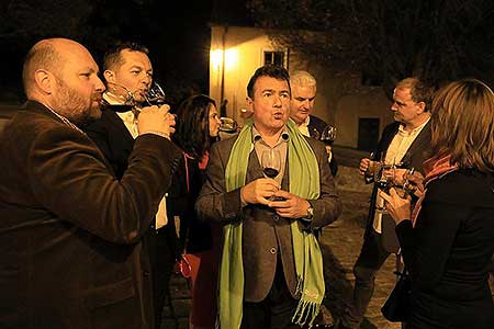 Festival vína Český Krumlov®: Zahajovací večer s Global Wines & Spirits, Sloupová síň na I. zámeckém nádvoří 20. 10. 2017, zdroj: Festival vína Český Krumlov® 2017, foto: Libor Sváček (80/100)