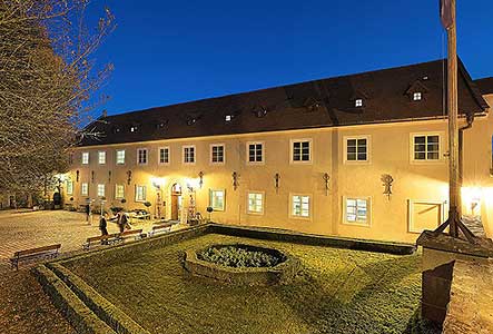 Festival vína Český Krumlov®: Zahajovací večer s Global Wines & Spirits, Sloupová síň na I. zámeckém nádvoří 20. 10. 2017, zdroj: Festival vína Český Krumlov® 2017, foto: Libor Sváček (1/100)