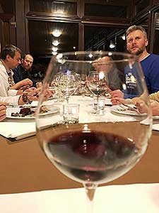 Festival vína Český Krumlov®: Degustace Pavel Springer a Českokrumlovské sdružení kuchařské, Tenis-Centrum 13. 4. 2017, zdroj: Festival vína Český Krumlov® 2017, foto: Festival vína Český Krumlov® 2017 (17/21)