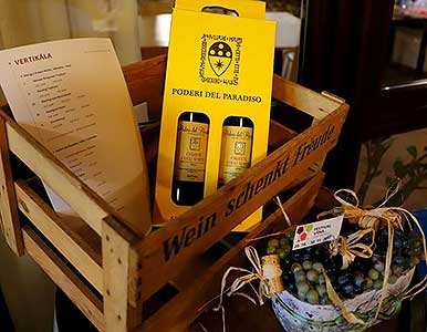 Festival vína Český Krumlov: Vertikála - srovnávací degustace různých ročníků Toskánsko a Pfalz, Tenis-Centrum 27. 10. 2017, zdroj: Festival vína Český Krumlov® 2017, foto: Festival vína Český Krumlov® 2017 (4/19)