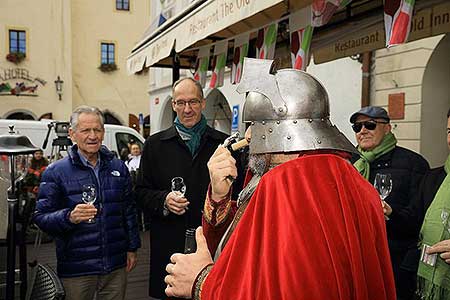 Festival vína Český Krumlov®: Příjezd svatého Martina a ochutnávka Svatomartinského vína 11. 11. 2017, zdroj: Festival vína Český Krumlov® 2017, foto: Libor Sváček (62/99)