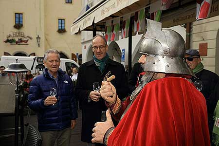 Festival vína Český Krumlov®: Příjezd svatého Martina a ochutnávka Svatomartinského vína 11. 11. 2017, zdroj: Festival vína Český Krumlov® 2017, foto: Libor Sváček (63/99)