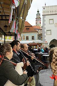 Festival vína Český Krumlov®: Příjezd svatého Martina a ochutnávka Svatomartinského vína 11. 11. 2017, zdroj: Festival vína Český Krumlov® 2017, foto: Libor Sváček (93/99)