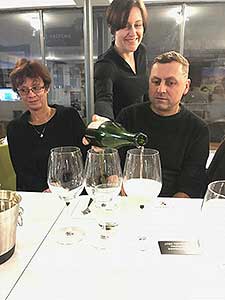 Festival vína Český Krumlov®: Klára Kollárová - má oblíbená vína, café.bistro.winebar KOLEKTIV 16. 11. 2017, zdroj: Festival vína Český Krumlov® 2017 (1/14)