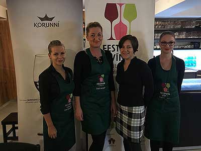 Festival vína Český Krumlov®: Klára Kollárová - má oblíbená vína, café.bistro.winebar KOLEKTIV 16. 11. 2017, zdroj: Festival vína Český Krumlov® 2017 (4/14)