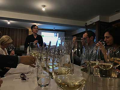 Festival vína Český Krumlov®: Klára Kollárová - má oblíbená vína, café.bistro.winebar KOLEKTIV 16. 11. 2017, zdroj: Festival vína Český Krumlov® 2017 (6/14)