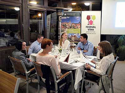 Festival vína Český Krumlov®: Podzimní Fine Dinning ve spojení s víny od Vinselekt Michlovský, Tenis-Centrum 23. 11. 2017, zdroj: Festival vína Český Krumlov® 2017, foto: Jan Schinko jr. (10/50)