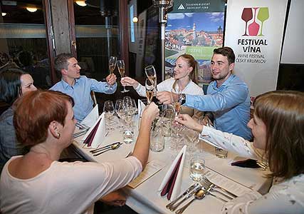 Festival vína Český Krumlov®: Podzimní Fine Dinning ve spojení s víny od Vinselekt Michlovský, Tenis-Centrum 23. 11. 2017, zdroj: Festival vína Český Krumlov® 2017, foto: Jan Schinko jr. (13/50)