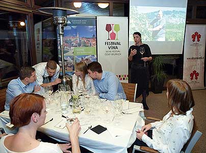 Festival vína Český Krumlov®: Podzimní Fine Dinning ve spojení s víny od Vinselekt Michlovský, Tenis-Centrum 23. 11. 2017, zdroj: Festival vína Český Krumlov® 2017, foto: Jan Schinko jr. (36/50)