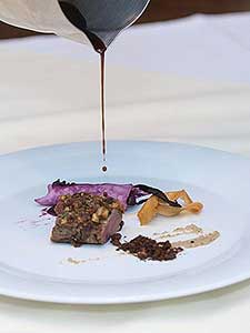 Festival vína Český Krumlov®: Podzimní Fine Dinning ve spojení s víny od Vinselekt Michlovský, Tenis-Centrum 23. 11. 2017, zdroj: Festival vína Český Krumlov® 2017, foto: Jan Schinko jr. (41/50)