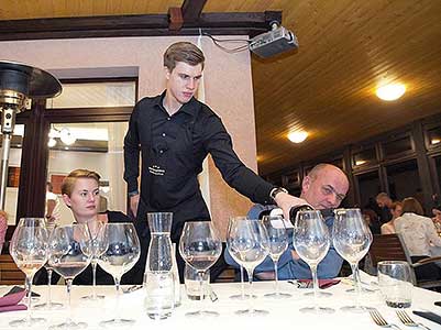 Festival vína Český Krumlov®: Podzimní Fine Dinning ve spojení s víny od Vinselekt Michlovský, Tenis-Centrum 23. 11. 2017, zdroj: Festival vína Český Krumlov® 2017, foto: Jan Schinko jr. (42/50)