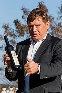 Zahájení Festivalu vína Český Krumlov - slavnostní výsadba vinné révy v kuchyňské zahradě u altánku Paraplíčko v areálu zámku, 26.10.2018, foto: Lubor Mrázek (11/36)