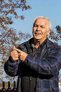 Zahájení Festivalu vína Český Krumlov - slavnostní výsadba vinné révy v kuchyňské zahradě u altánku Paraplíčko v areálu zámku, 26.10.2018, foto: Lubor Mrázek (12/36)