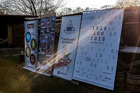 Zahájení Festivalu vína Český Krumlov - slavnostní výsadba vinné révy v kuchyňské zahradě u altánku Paraplíčko v areálu zámku, 26.10.2018, foto: Lubor Mrázek (27/36)