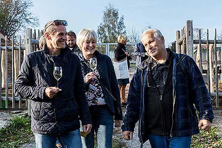 Zahájení Festivalu vína Český Krumlov - slavnostní výsadba vinné révy v kuchyňské zahradě u altánku Paraplíčko v areálu zámku, 26.10.2018, foto: Lubor Mrázek (29/36)