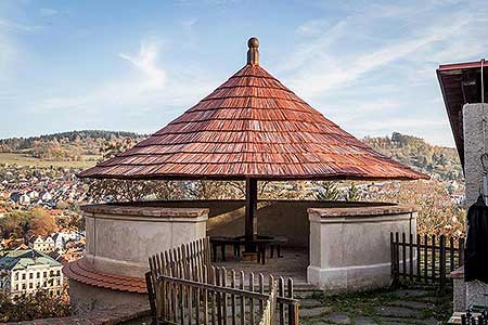 Zahájení Festivalu vína Český Krumlov - slavnostní výsadba vinné révy v kuchyňské zahradě u altánku Paraplíčko v areálu zámku, 26.10.2018, foto: Lubor Mrázek (31/36)