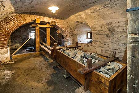 Zahájení Festivalu vína Český Krumlov - slavnostní výsadba vinné révy v kuchyňské zahradě u altánku Paraplíčko v areálu zámku, 26.10.2018, foto: Lubor Mrázek (33/36)