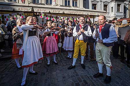 Festival vína Český Krumlov®: Příjezd svatého Martina a ochutnávka Svatomartinského vína 11.11.2018, foto: Lubor Mrázek (31/48)