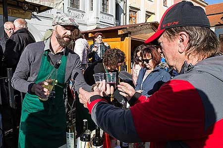 Festival vína Český Krumlov®: Příjezd svatého Martina a ochutnávka Svatomartinského vína 11.11.2018, foto: Lubor Mrázek (35/48)