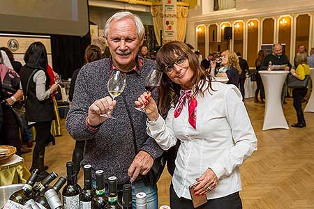 Festival vína Český Krumlov ®: Zámecká slavnost vína, zámecká jízdárna 24.11.2018 (16/156)