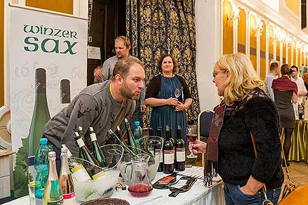Festival vína Český Krumlov ®: Zámecká slavnost vína, zámecká jízdárna 24.11.2018 (23/156)